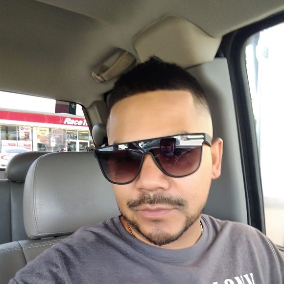 Profile Picture of Simon Ochoa (@ochoada3) on Poshmark