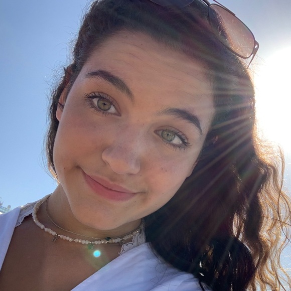 Profile Picture of Diliana Gresbrink (@diliana_g) on Poshmark