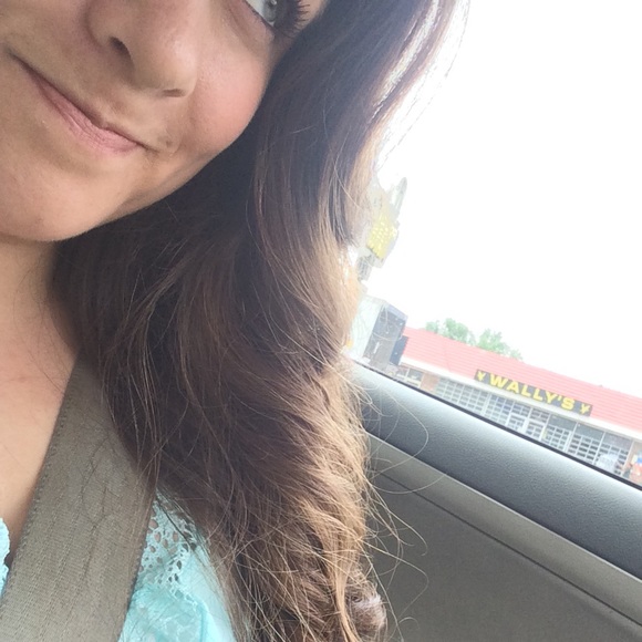 Profile Picture of Bridget Hlavenka (@bridgeyluv) on Poshmark