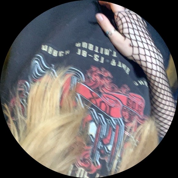 Profile Picture of Lennon Lennon (@lenno_164) on Poshmark