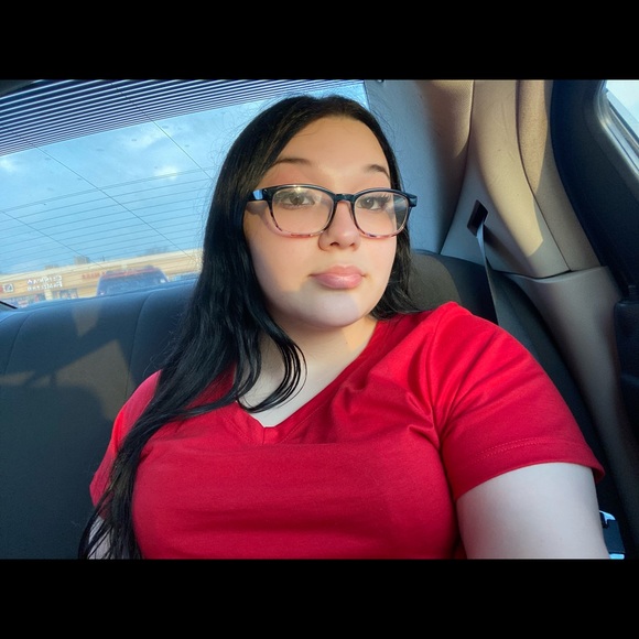 Profile Picture of Brianna Kriewald (@bkriewald) on Poshmark