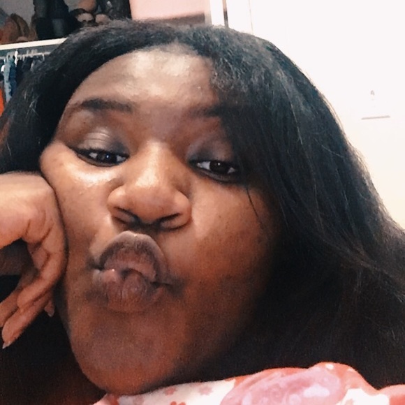 Profile Picture of Sonae Mitchell (@bunnyd2016) on Poshmark