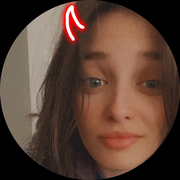 Profile Picture of Ashley Neeld (@ashleykneeld) on Poshmark