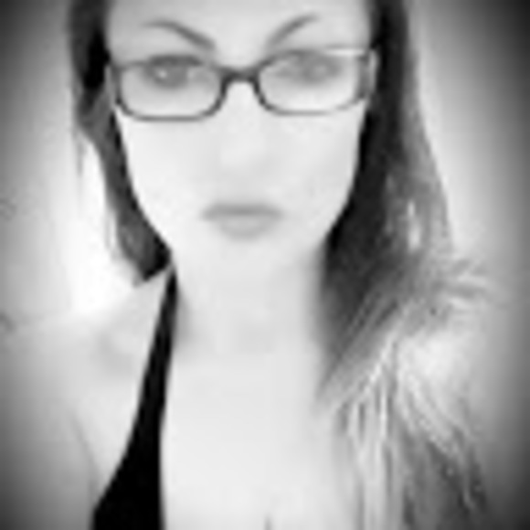 Profile Picture of Crystal Collum (@crystalcollum) on Poshmark