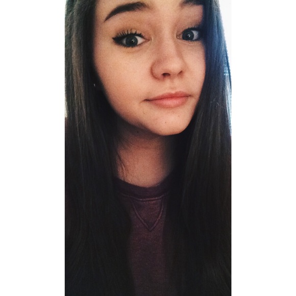 Profile Picture of Emily Makosky (@emilygm) on Poshmark