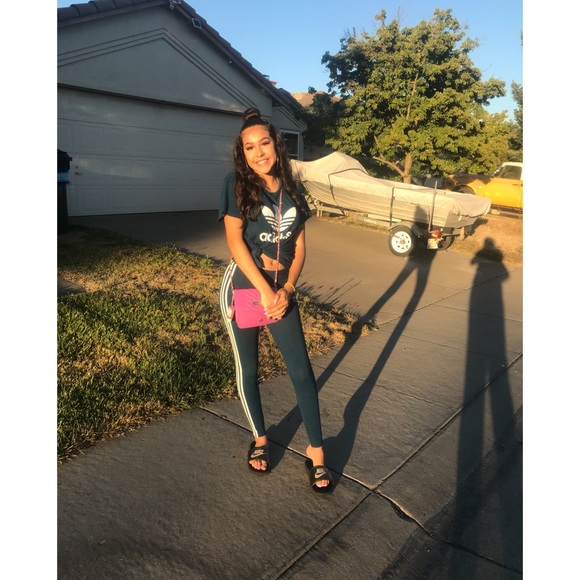 Profile Picture of Mikaela Martinez (@mikaelaababeyy) on Poshmark