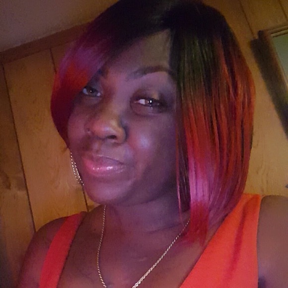 Profile Picture of Nakiaha Macklin (@nakiahamacklin) on Poshmark