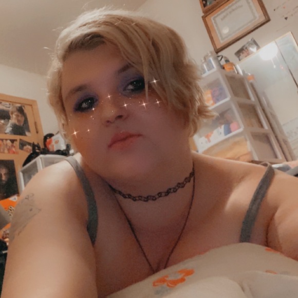 Amber Braulick - Poshmark Profile Picture of Amber Braulick (@bvbarmy_amber99) on Poshmark