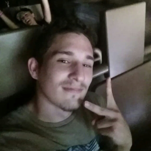 Profile Picture of Daniel Leon (@danielleon) on Poshmark