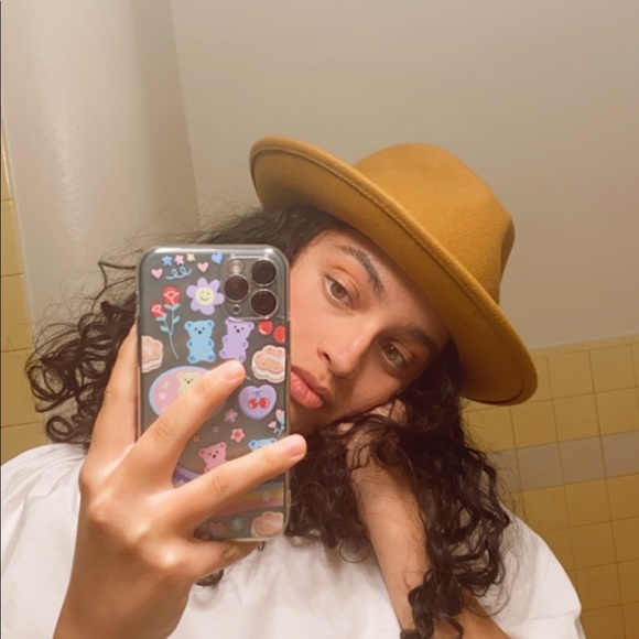 Profile Picture of Kenverly Ureta (@kenverly) on Poshmark