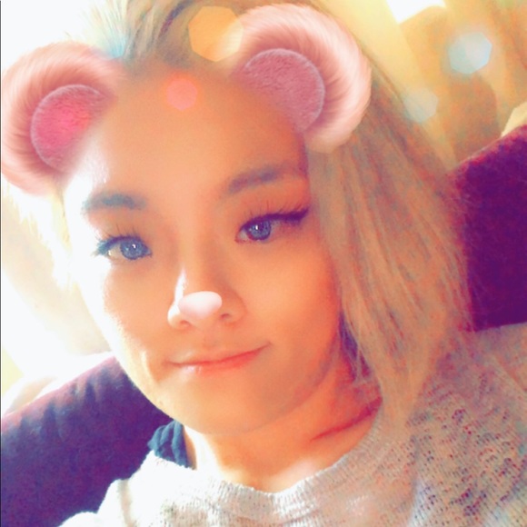 Profile Picture of Juno K (@jstjunoo) on Poshmark