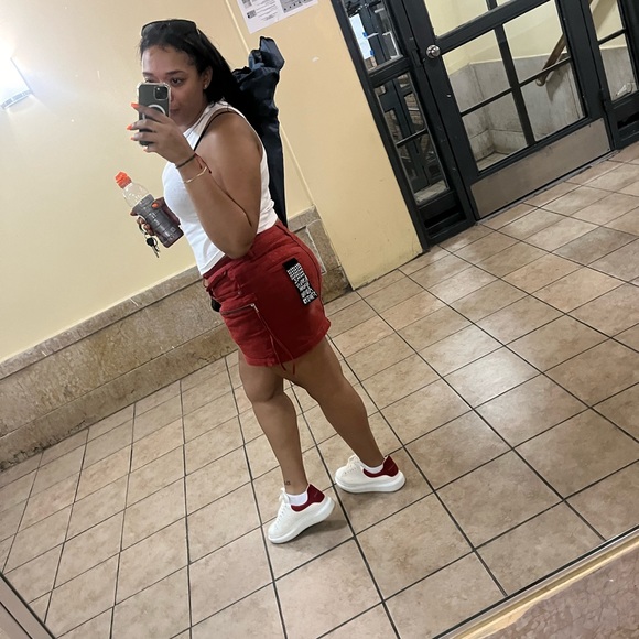 Diana Pierret - Poshmark Profile Picture of Diana Pierret (@dianapierret) on Poshmark