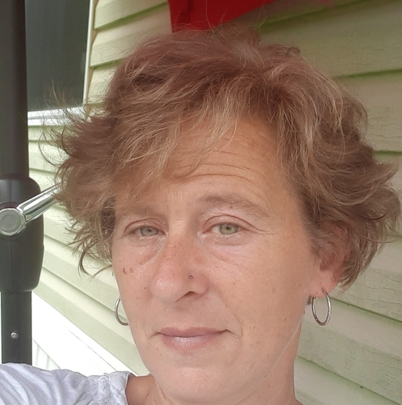 Profile Picture of Stefanie Parlin (@slpnewby72) on Poshmark