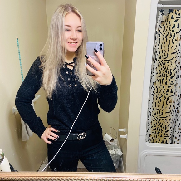 Profile Picture of Amber Gaunce (@ag90210) on Poshmark