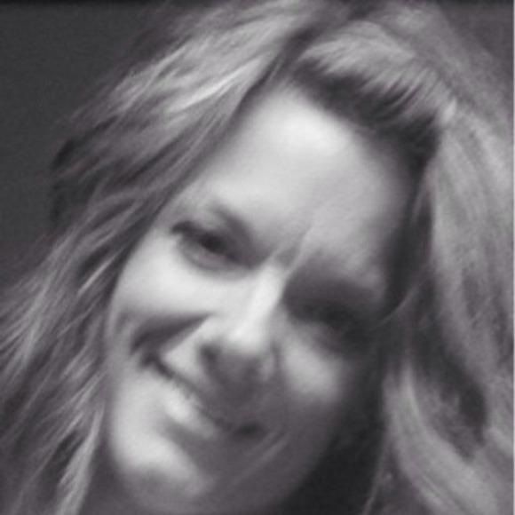Profile Picture of Michelle Deyoung (@mdeyoung) on Poshmark