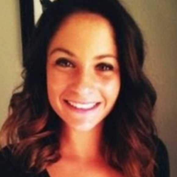 Profile Picture of Meredith Schofield (@mereschofield) on Poshmark