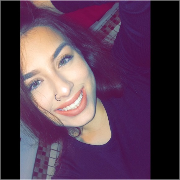 Profile Picture of Kylie Killingsworth (@kylie_ktay) on Poshmark