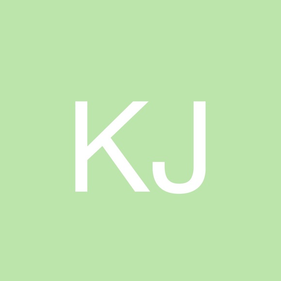 Profile Picture of Kerrian Jones (@kerrianjones) on Poshmark