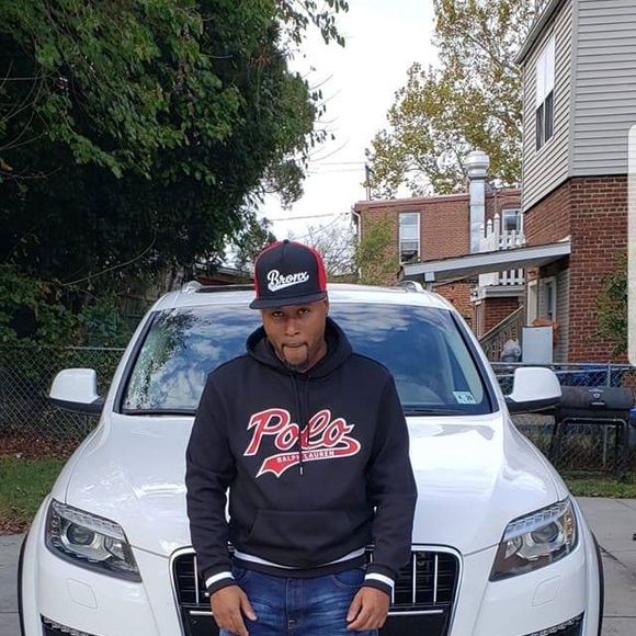 Profile Picture of Aleem Qareeb (@aleemq) on Poshmark