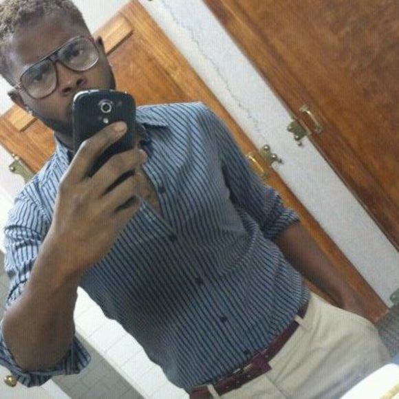 Profile Picture of Elliott Simpson (@sibrison) on Poshmark