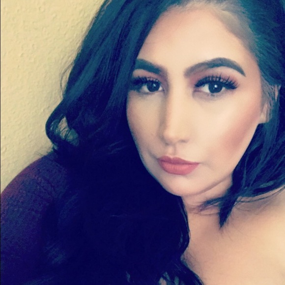 Profile Picture of Jovana Martinez (@jaylovesmateo) on Poshmark