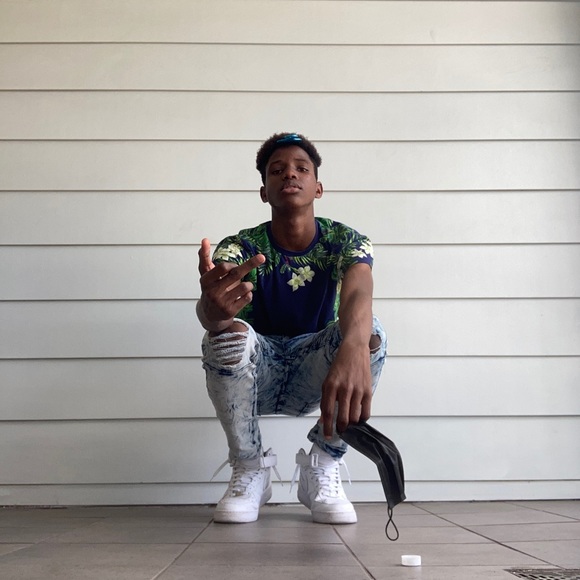 Profile Picture of Altwone Gordon (@altwonegordon) on Poshmark