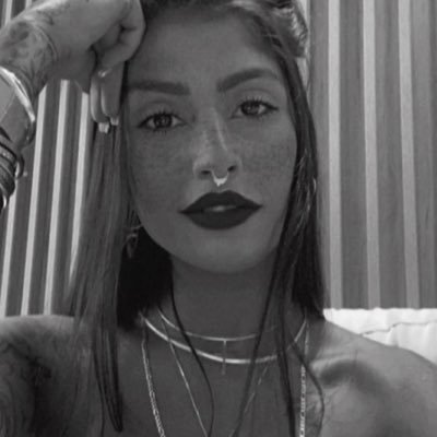 Profile Picture of Monique Campos (@camposniquee) on Twitter