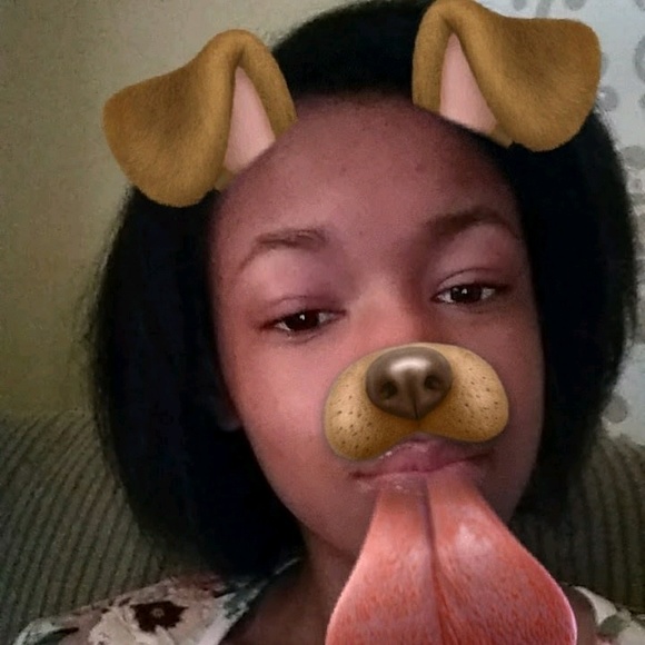 Profile Picture of Kennya Andrews (@queennya593) on Poshmark