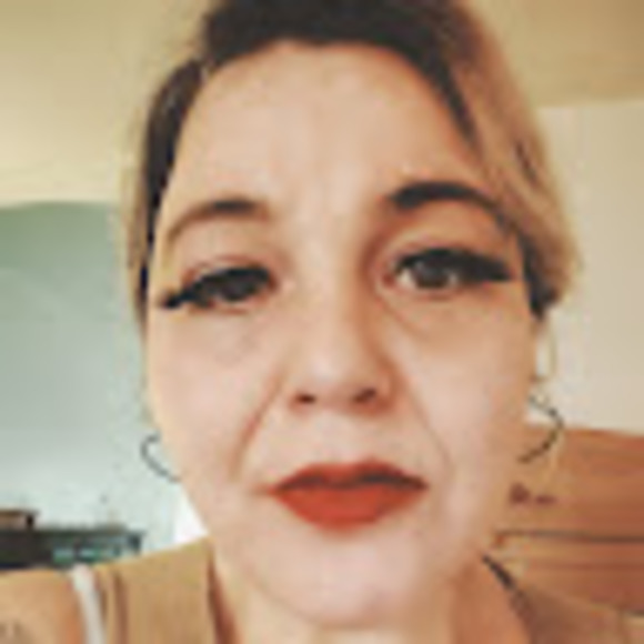 Profile Picture of Eileen Dominguez (@chica27thavephx) on Poshmark