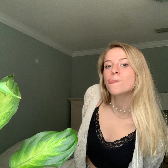 Profile Picture of Jenna Poppell (@jennap1155) on Poshmark