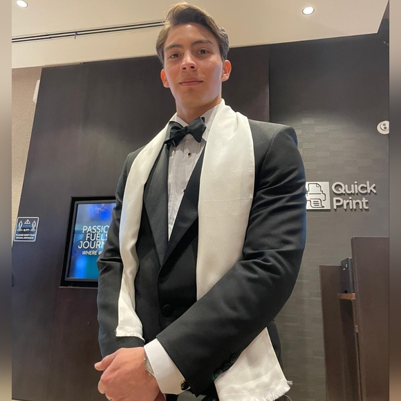 Profile Picture of Axel Castillo (@acbash19) on Poshmark