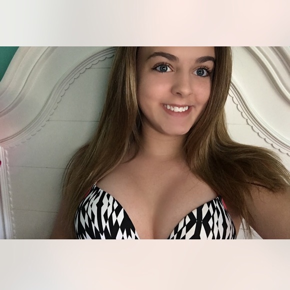 Profile Picture of Janie Chlebus (@jchlebus) on Poshmark
