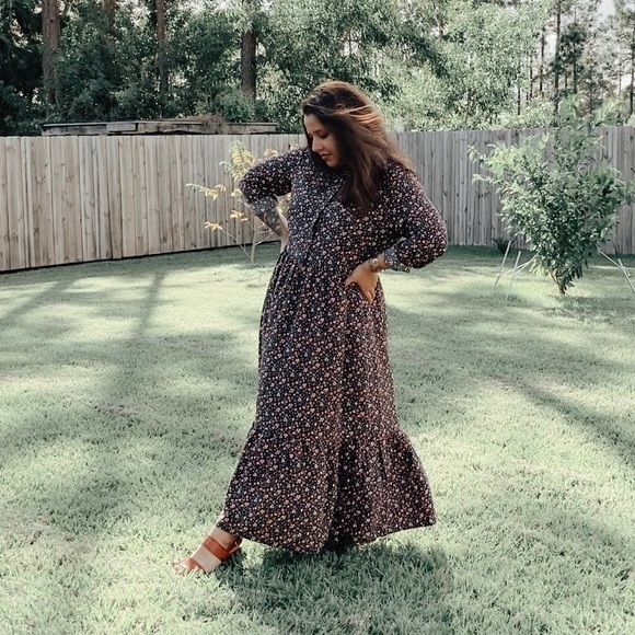 Profile Picture of Erika Burns (@the_burns) on Poshmark