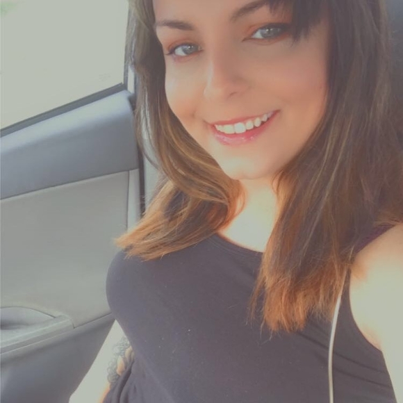 Profile Picture of Lora Fowler (@elielizabethx3) on Poshmark