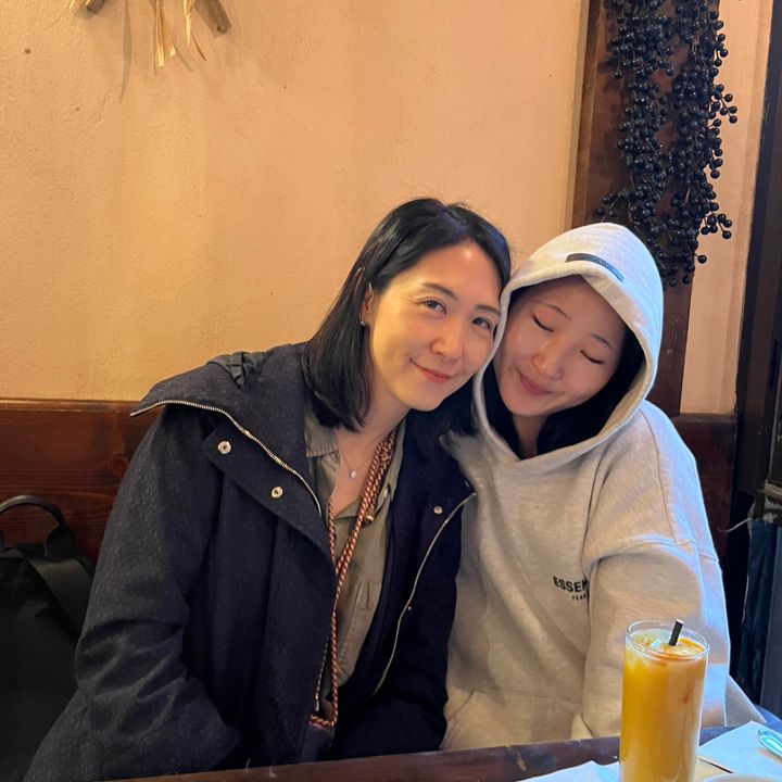 Profile Picture of Sylvia (@sypaark) on Tiktok