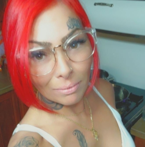 Profile Picture of Annie Connor (@annie_connor) on Poshmark