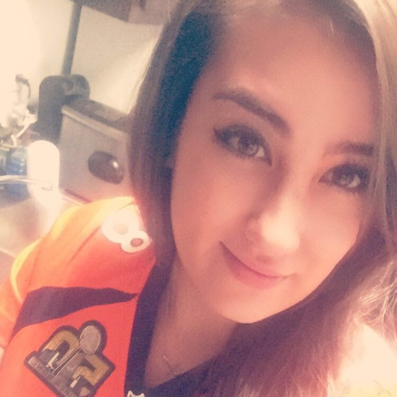 Profile Picture of Danielle Ovitt (@dovitt) on Poshmark