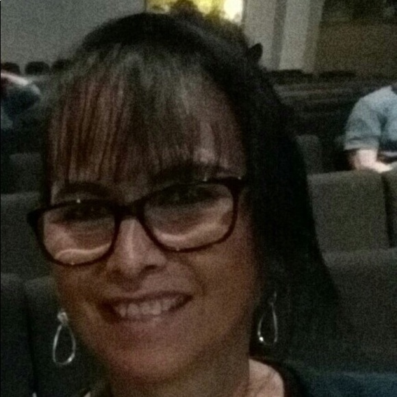 Profile Picture of Corrine Mitchell (@corrinemitchell) on Poshmark