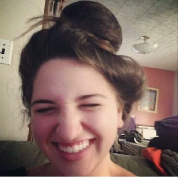 Profile Picture of Carly Kuhn (@carlyhair) on Poshmark