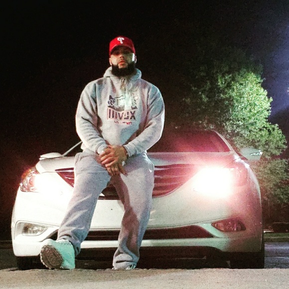 Profile Picture of David Bello (@drama22) on Poshmark