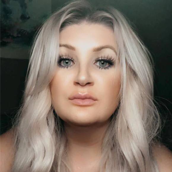 Profile Picture of Brittany Calvert (@brittanycalv131) on Poshmark