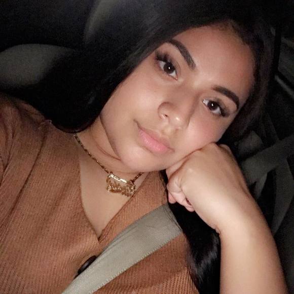 Profile Picture of Paola Buruca (@paolaburuca) on Poshmark