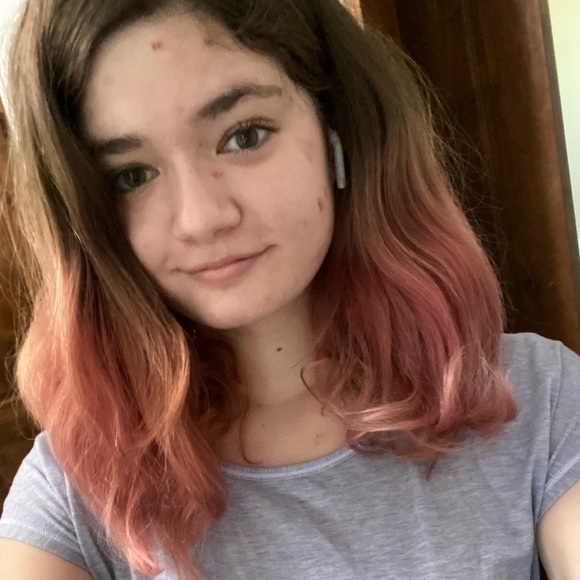 Amanda Takken - Poshmark Profile Picture of Amanda Takken (@amanda_takken) on Poshmark