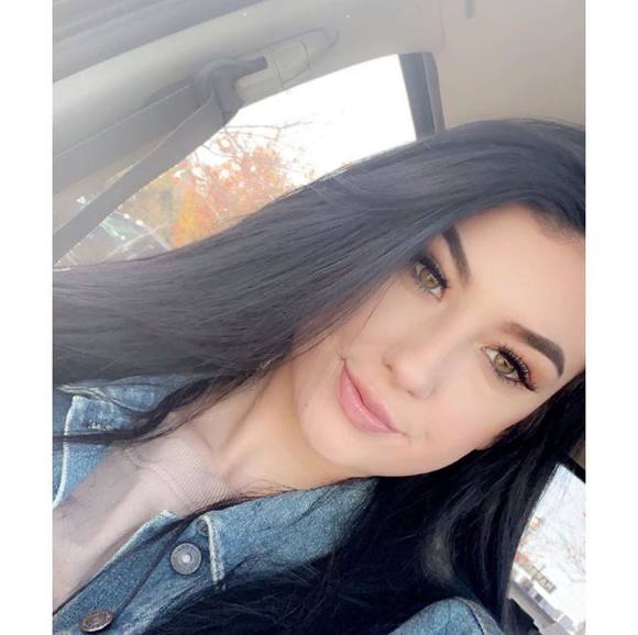 Profile Picture of Trinity Hanson (@dubbletrubble29) on Poshmark