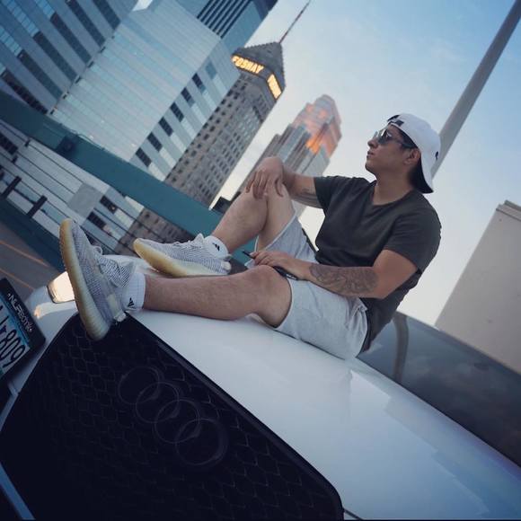 Profile Picture of Julio Urgiles (@juliocool123) on Poshmark