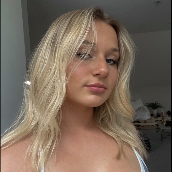 Profile Picture of Violet Jenkins (@violet_jenkins) on Poshmark