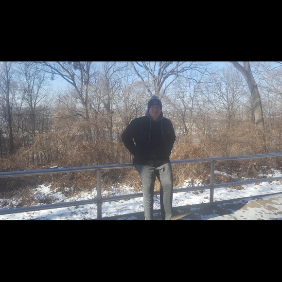 Profile Picture of Evan Kulyk (@evankulyk) on Poshmark