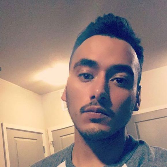 Profile Picture of Robert Inzurriaga (@robinzurriaga) on Poshmark