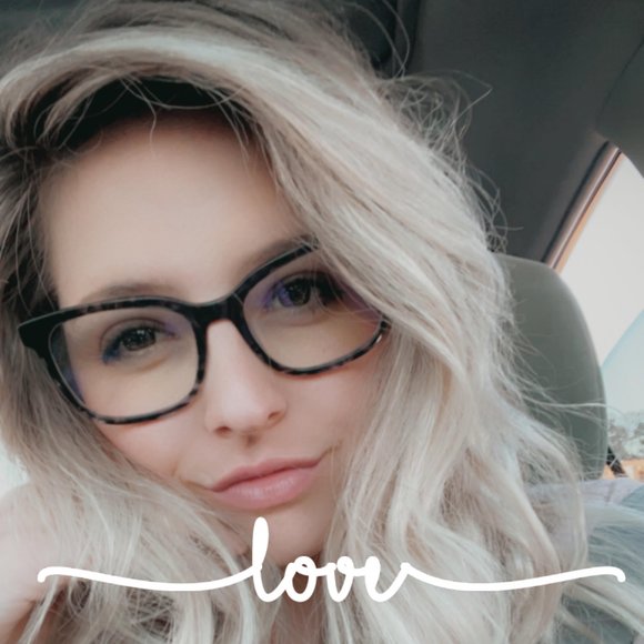 Profile Picture of Karli Frontz (@karlifrontz) on Poshmark