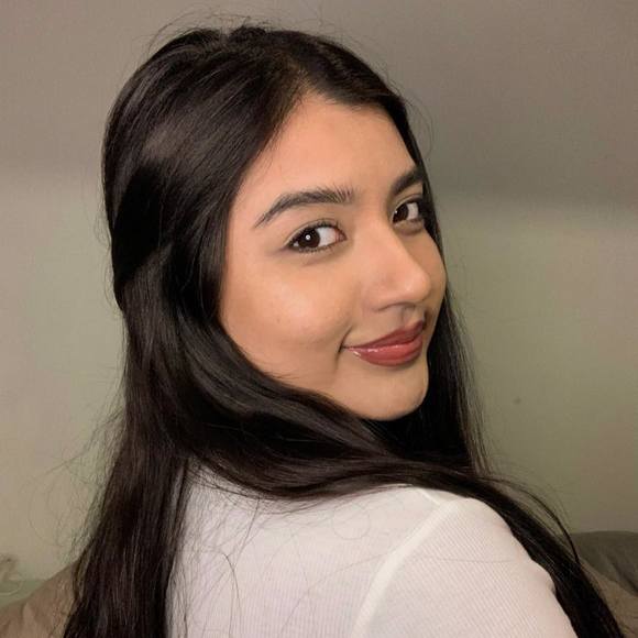 Profile Picture of Alexandra Hilario (@alexandrahcc) on Poshmark